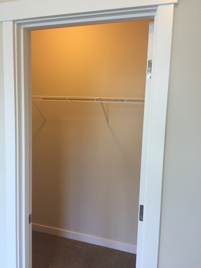 Building Photo - Newer Townhouse in Lake Forest Park!