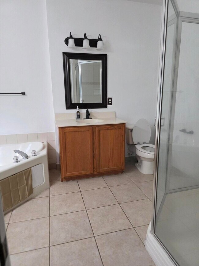 Building Photo - 2866 S Oasis Dr