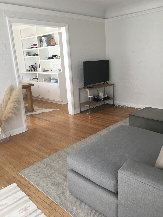 Living room - 3936 Beethoven St