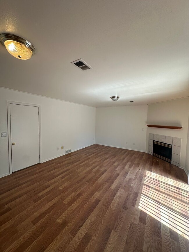 Building Photo - 314 N 49th Ave Ct