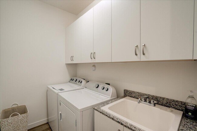 Building Photo - 1451 Pioneer Way