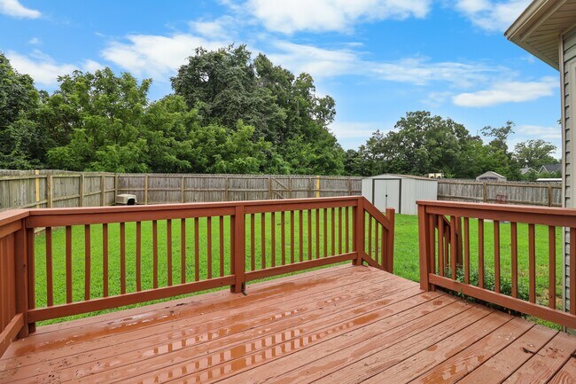 Building Photo - 128 Sycamore Hill Dr