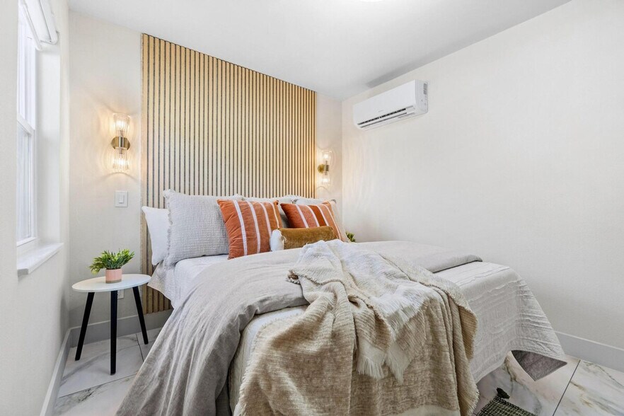 Building Photo - 10538 55th Ave