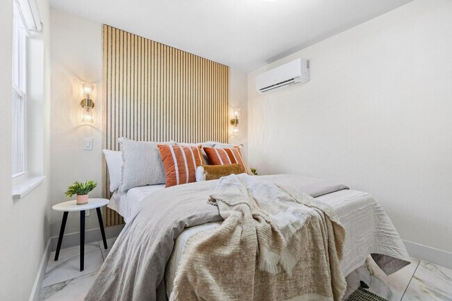 Building Photo - 10538 55th Ave