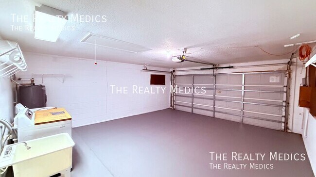Building Photo - 3640 S St Lucie Dr