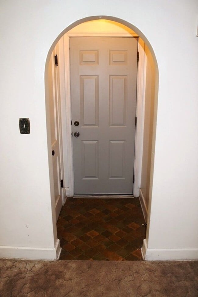 Building Photo - NEXT TO KSU!!!