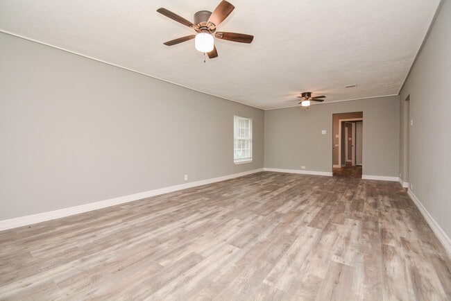 Building Photo - 14631 Renault St