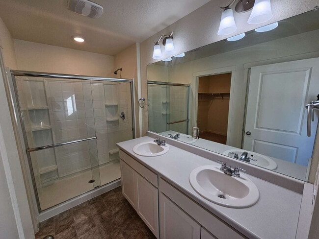 Building Photo - 3 bed 3 bath home in Bennett.