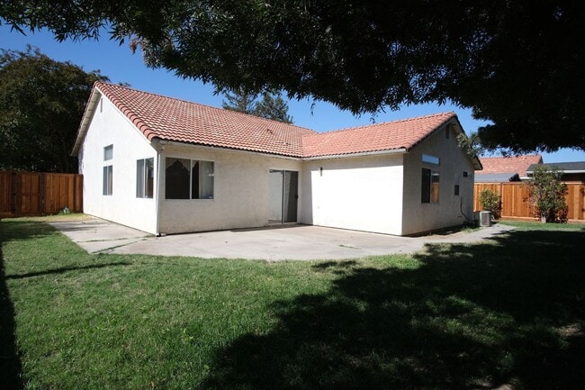 Building Photo - Charming Ceres Home with a spacious backyard!