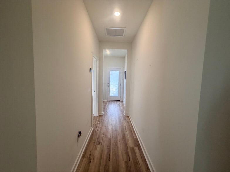 Building Photo - 2323 Discovery Loop