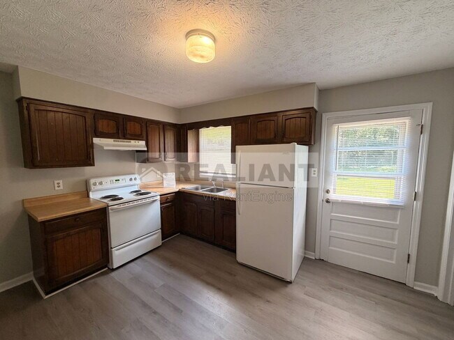 Building Photo - 314 Walters Ln