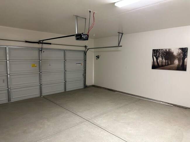 Building Photo - 318 S Wind Ct