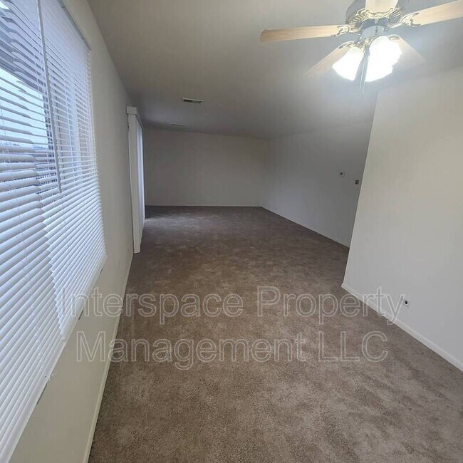 Building Photo - 9937 S Cicero Ave