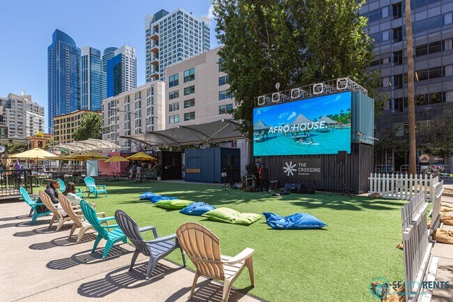 Building Photo - Rincon Hill: Bright & Spacious Condo w/ A/...