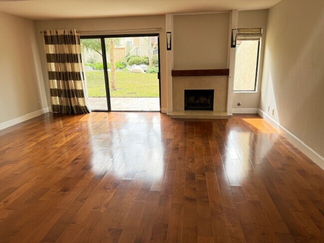 Building Photo - Serene 2 bedroom townhome