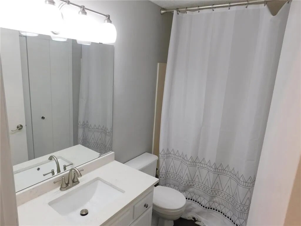 Bathroom - 2439 Grenadier Ave N