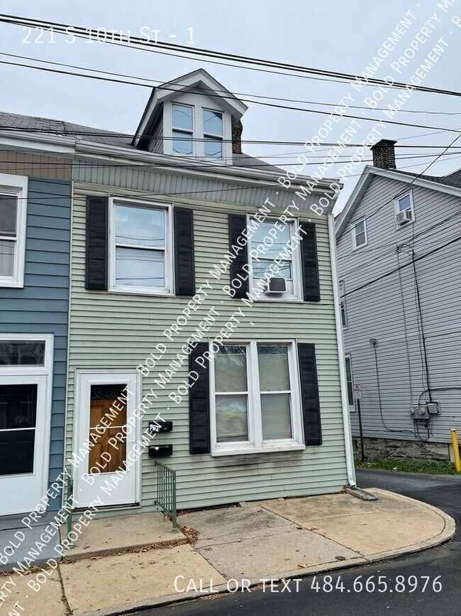 Primary Photo - 221 S 10th St