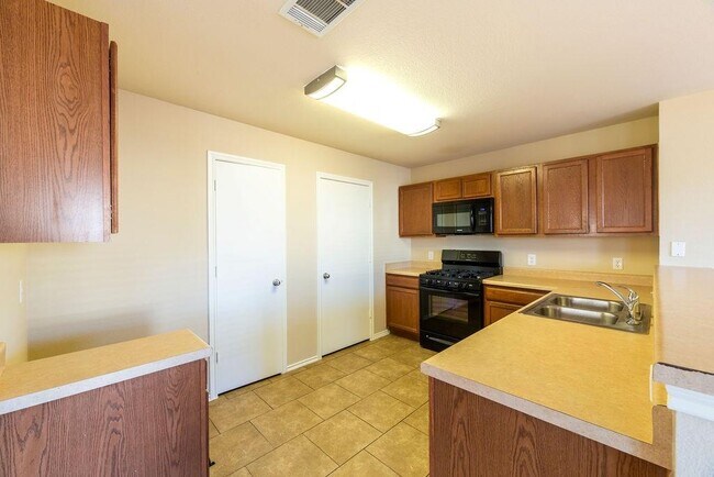 Building Photo - 6609 Plains Crest Dr