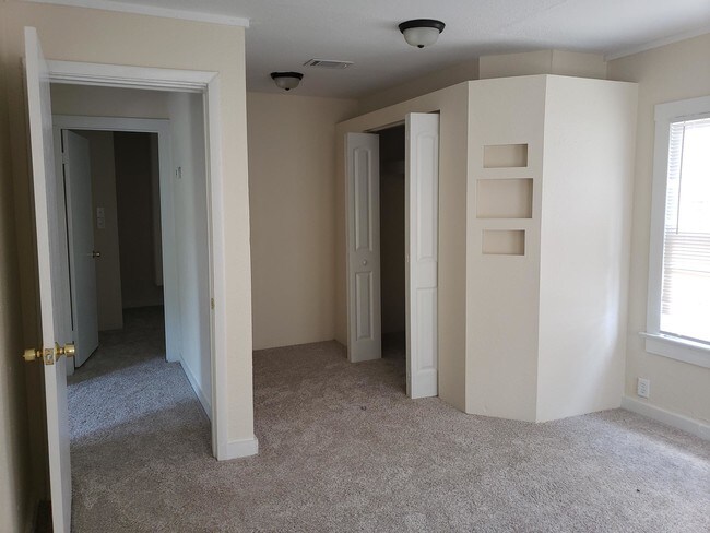 Building Photo - 1307 Josephine St