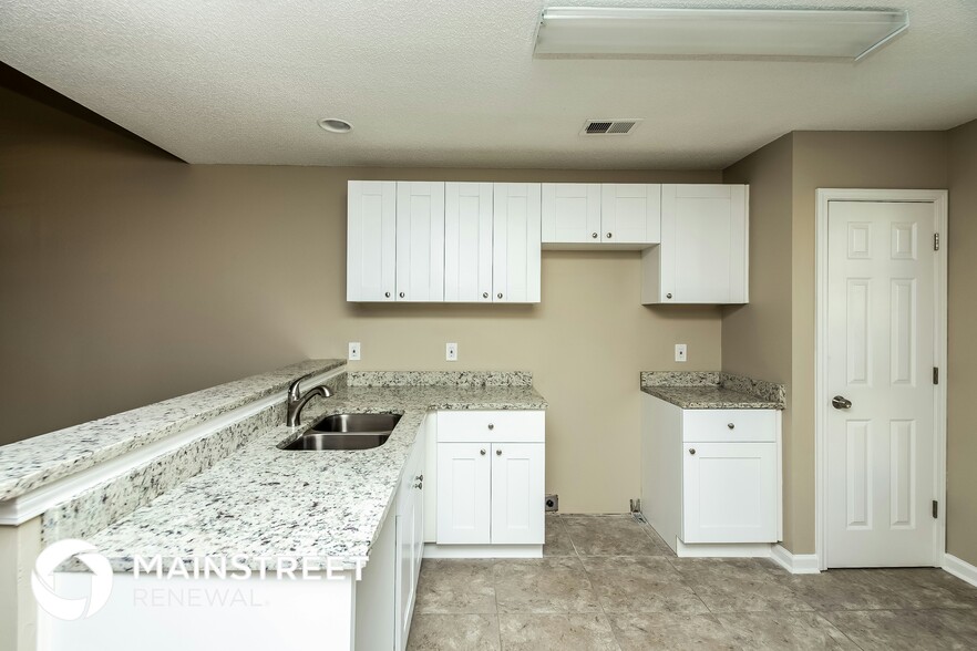 Building Photo - 353 Coral Cir