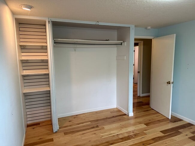 Building Photo - Beautifully updated 4 bedroom 2 bathroom h...
