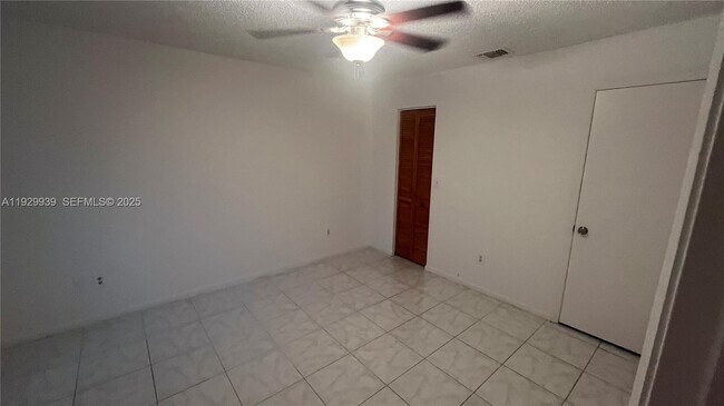 Building Photo - 851 NE 207th Ln