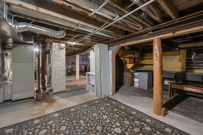 Building Photo - 3450 N Hamlin Ave