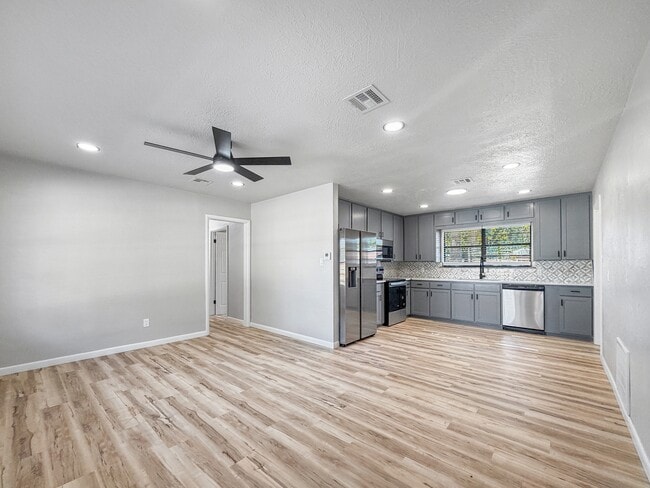 Building Photo - 1702 W Boyd St