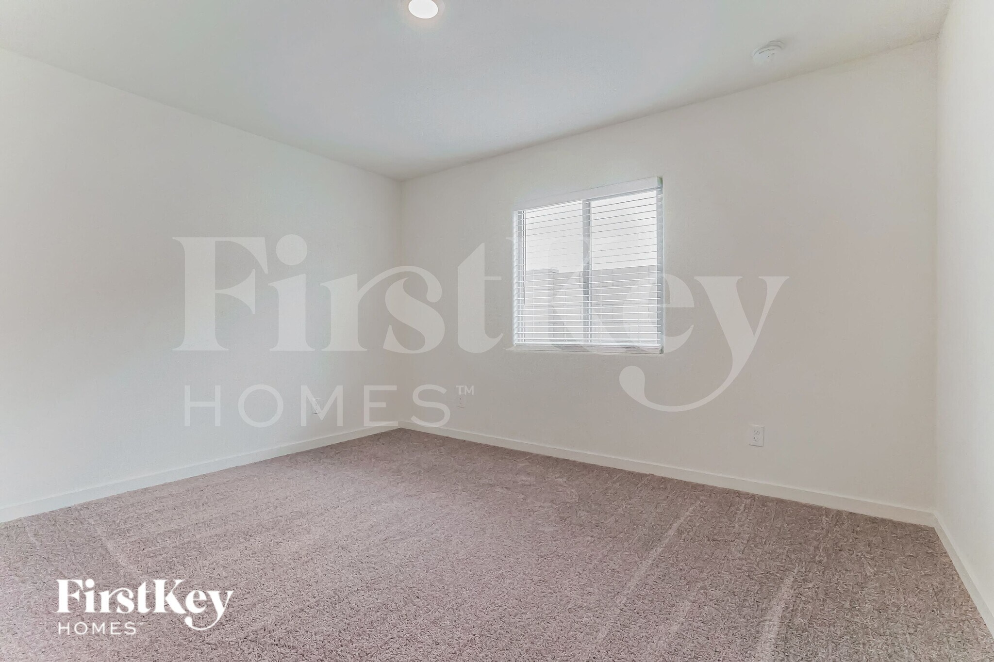 Building Photo - 976 W 20th St