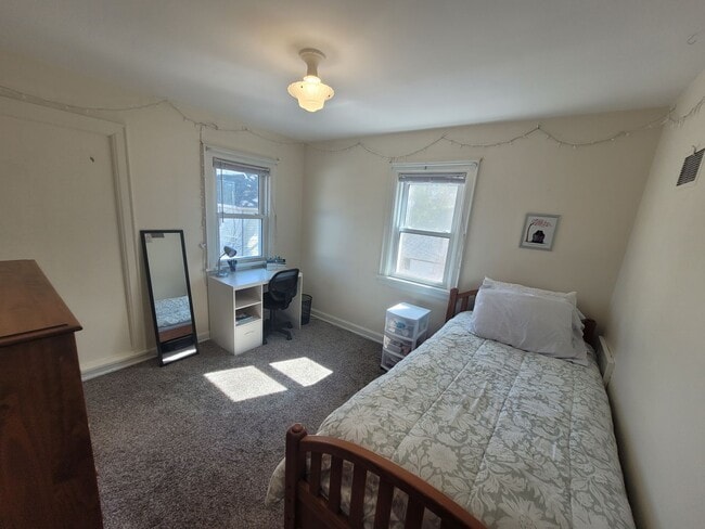 Building Photo - 225/227 Summit Ave