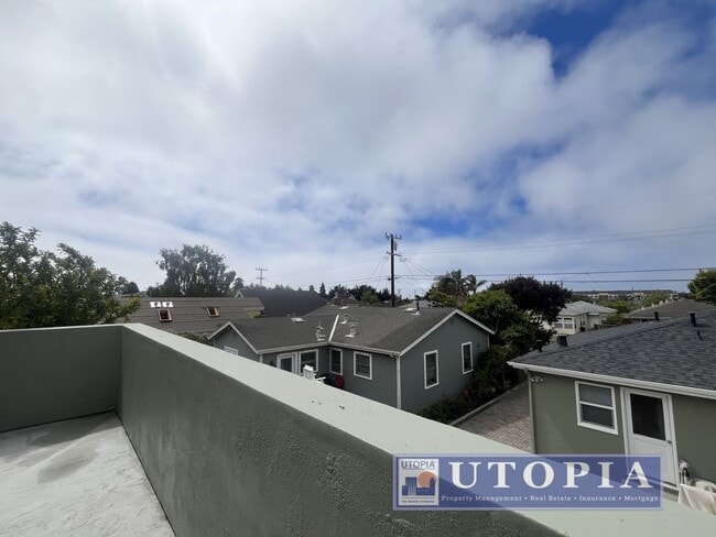 Building Photo - 528 Dufour St