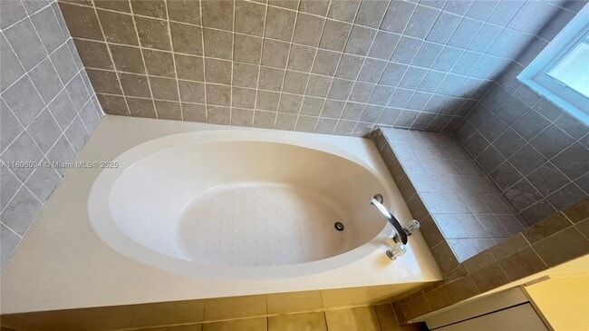 Building Photo - 522 SW 200th Terrace
