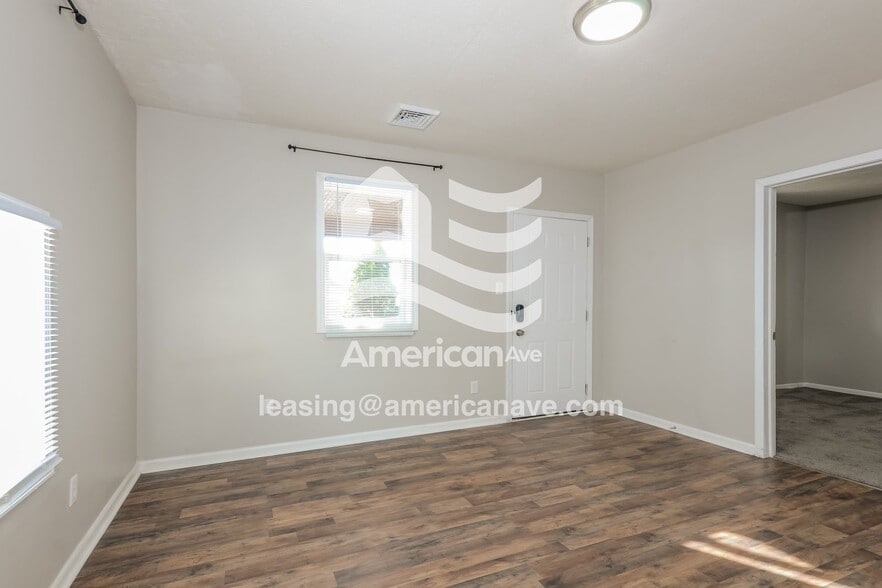 Building Photo - 1515 Villa Ave