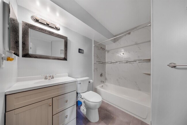 Building Photo - 941 Lyons Rd