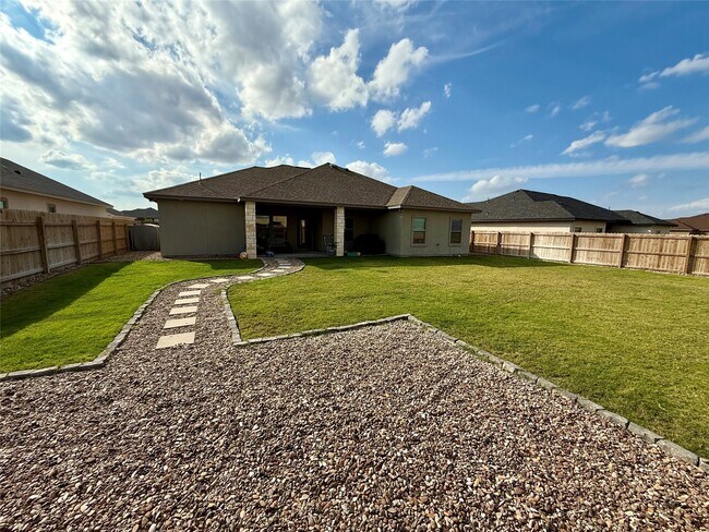 Building Photo - 421 Pitaya Ln