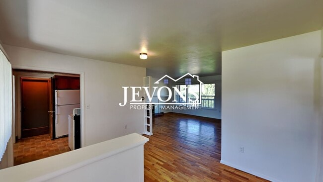 Building Photo - 4105 W Lincoln Ave