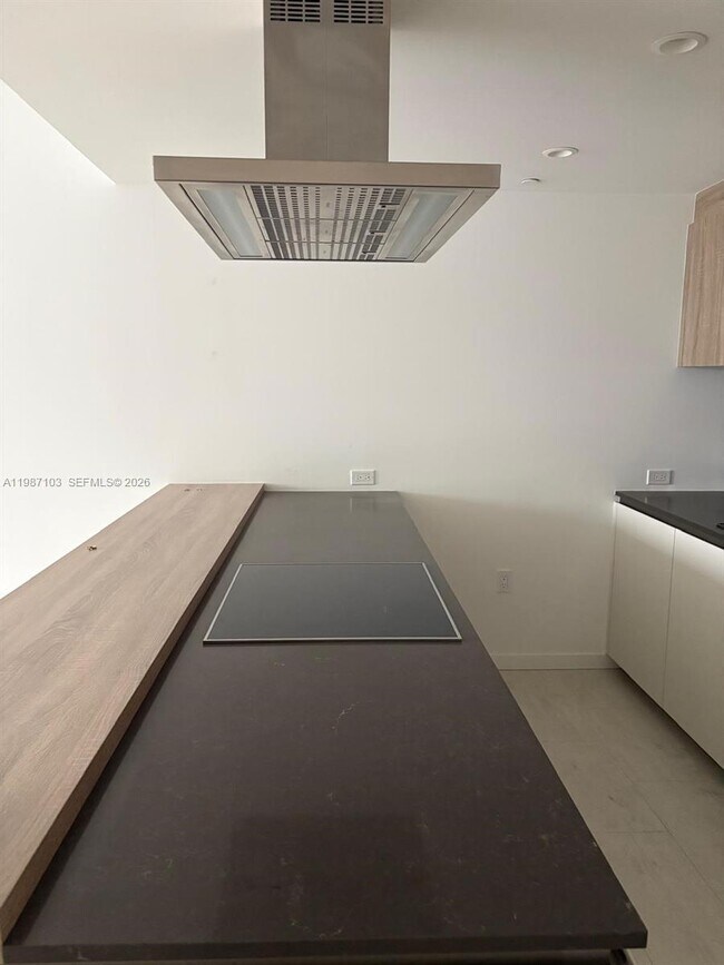 Building Photo - 1000 Brickell Plaza