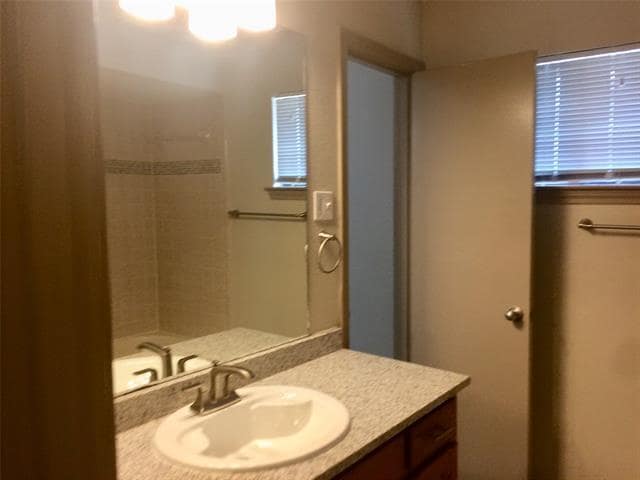 Building Photo - 1419 S Story Rd