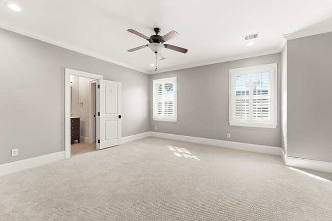 Building Photo - 5637 Overbrook Ln