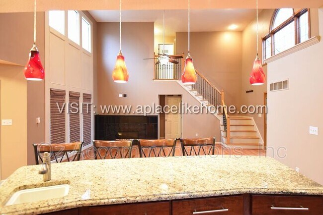Building Photo - 1140 SW Huntington Rd
