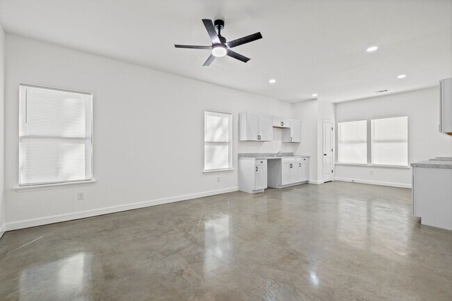 Building Photo - 5694 Myers Rd