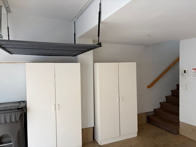 Building Photo - 33770 Willow Haven