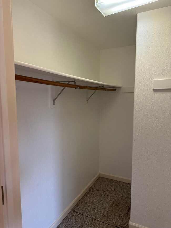 Building Photo - Beautiful 3 bedroom 2 bathroom house in a ...