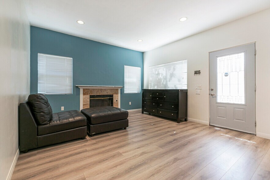 Building Photo - 18605 Valerio St