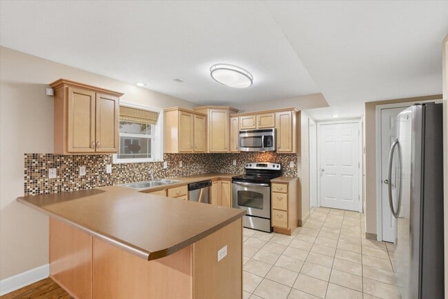 Building Photo - 420 N Village Cir