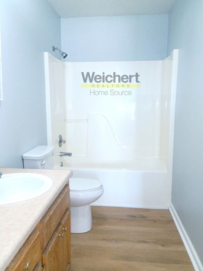 Building Photo - Freshly Remodeled 3BR/2BA with Carport & Spacious Backyard