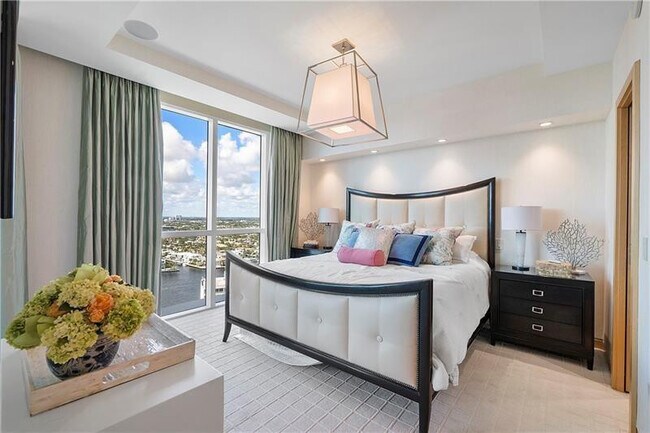 Building Photo - 101 S Fort Lauderdale Beach Blvd