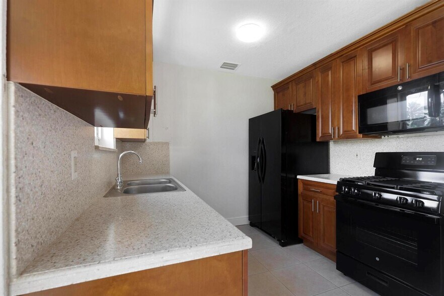 Building Photo - 585 NW 182nd Ter