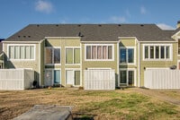 Building Photo - Amazing and spacious 3/2.5 Hermitage Townhouse with fireplace & patio!!! Pets ok!