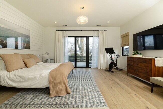Building Photo - Beautiful Fully Furnished Custom Home in Rancharrah